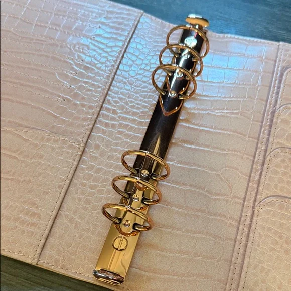 Notiq Pink Croc with Rose Gold hardware 6 ring A5 agenda - Picture 6 of 8